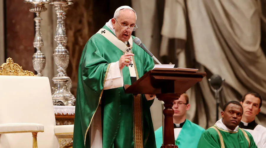 Papa Francisco en Misa de hoy, en la Basílica de San Pedro. Foto: Lauren Cater / ACI Prensa.