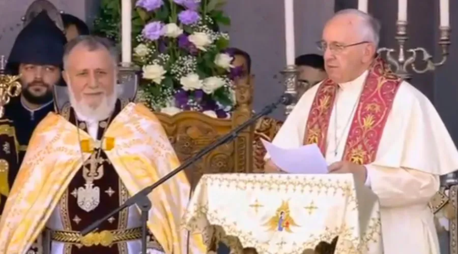 Karekin II junto al Papa Francisco