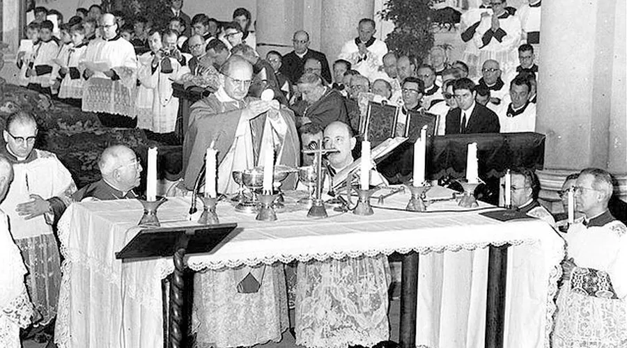 Misa de Pablo VI el 7 de marzo de 1965 en la Parroquia Ognissanti