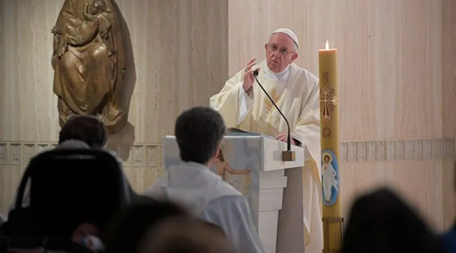 El Papa Francisco imparte su homilía durante la Misa / Foto: L'Osservatore Romano
