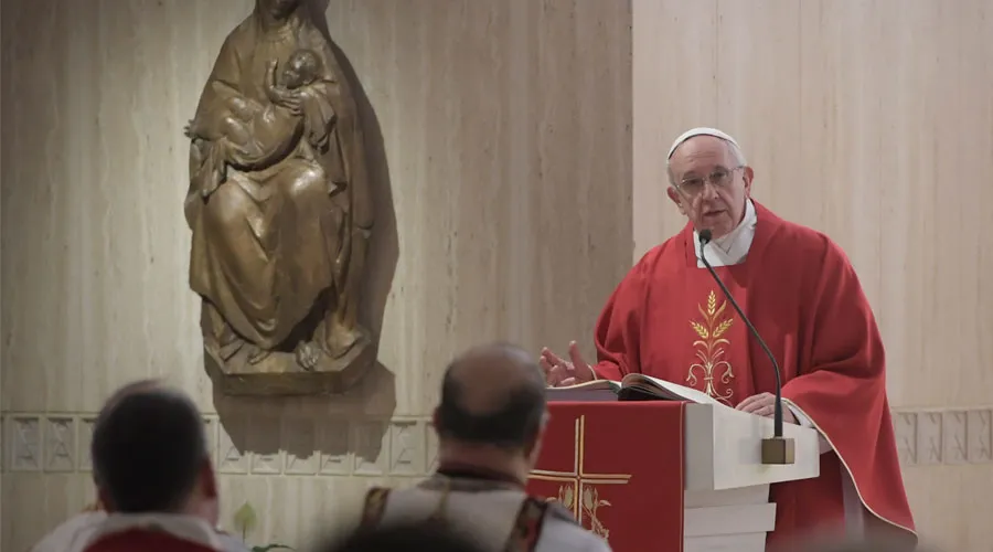 El Papa Francisco durante la Misa en Santa Marta. Foto: L'Osservatore Romano