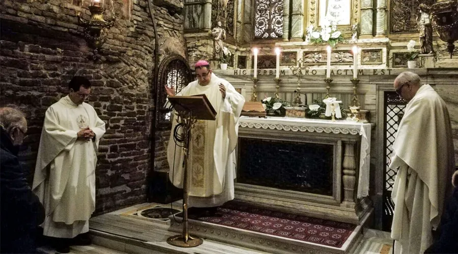 El Arzobispo de Panamá celebra la Misa en la Casa de Loreto