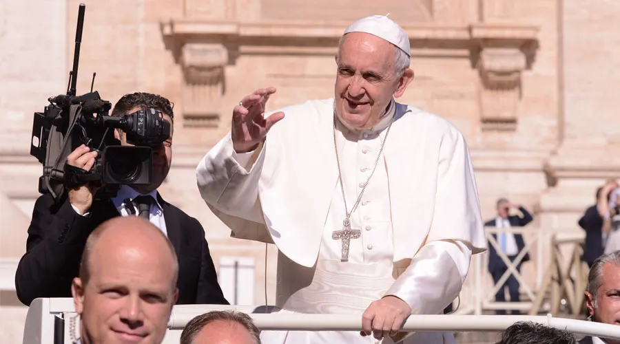 El Papa Francisco accede a la plaza de San Pedro / Foto: Sabrina Fusco (ACI Prensa)