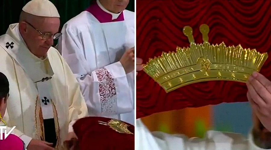 El Papa bendice la corona / la corona obsequiada para la Virgen de Guadalupe. Captura Youtube