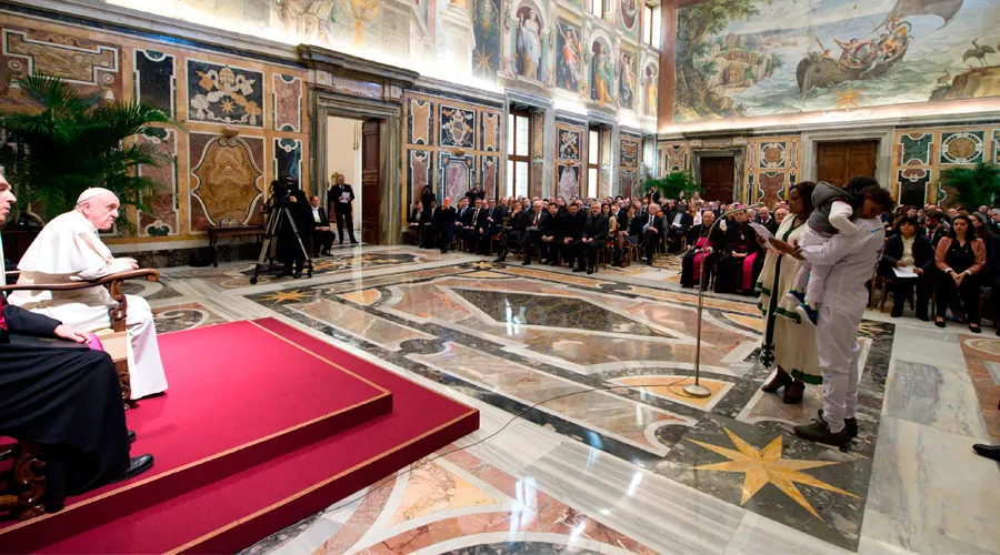 El Papa durante la audiencia. Foto: L'Osservatore Romano