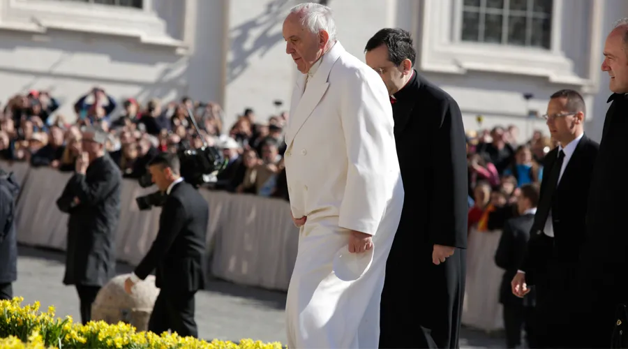 El Papa en la Audiencia General. Foto: Lucía Ballester / ACI Prensa