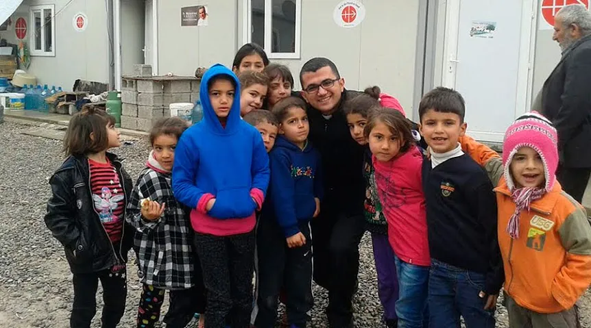 Seminarista Remi Marzina Momica con niños de Irak / Foto: Remi Marzina Momica