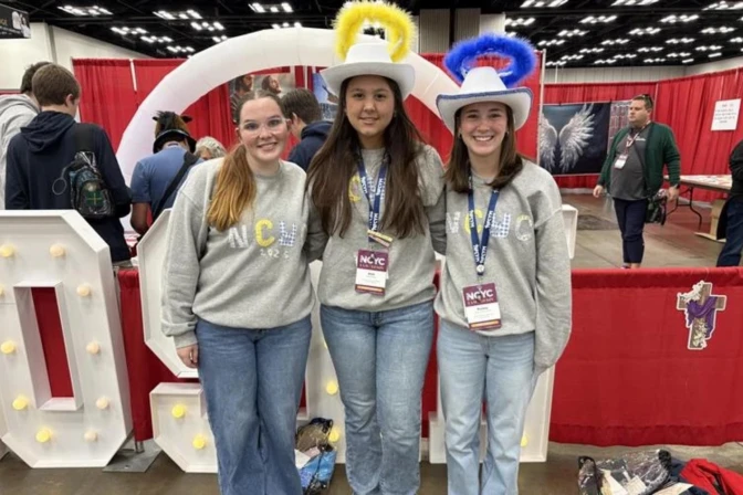 Lucy Snipes, Anne Young y Presley Hilderbrand