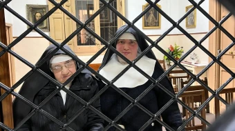 Sor Josefa y la Madre superiora, sor María Jesús, tras las rejas en el monasterio de las Clarisas en Madrid