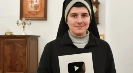 La religiosa española Sor Marta, OSB tiene centenares de miles de seguidores en redes sociales.