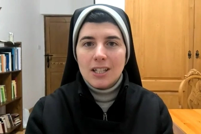 La religiosa española Sor Marta, OSB tiene centenares de miles de seguidores en redes sociales.