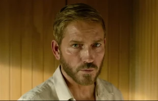 Jim Caviezel, como el agente Tim Ballard en Sound of Freedom Crédito: Captura Youtube del Tráiler de Sound of Freedom