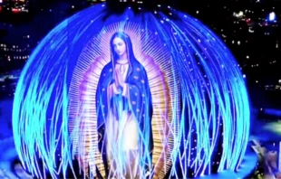 Supuesta proyección de la imagen de la Virgen de Guadalupe en The Sphere, en Las Vegas. Crédito: Cuenta de TikTok de @annacapry1.