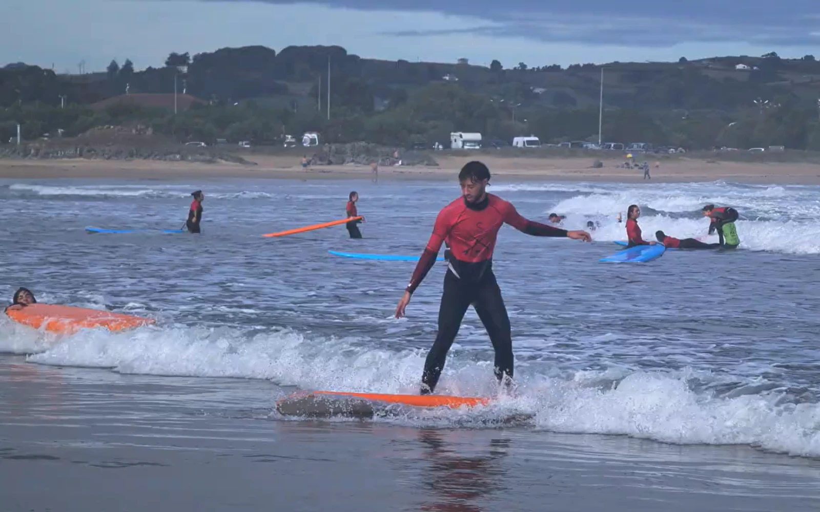 Los jóvenes del Campamento EDÉN practican el surf.?w=200&h=150