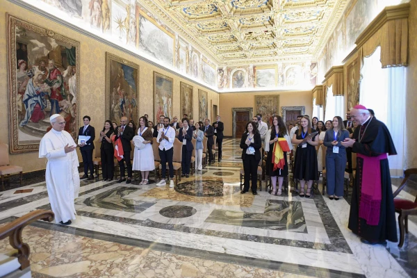 El Papa León XIV les dijo a los jóvenes que la paz empieza en nuestros propios corazones y comunidades. Crédito: Vatican Media