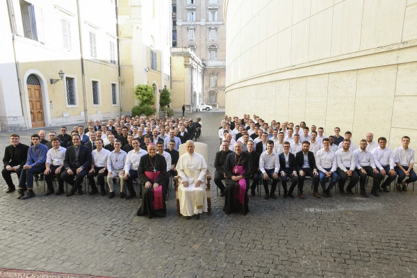 Encuentro entre seminaristas de Italia y León XIV. Crédito: Vatican Media