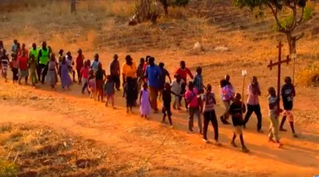 “Firmes en la brecha”, nuevo documental sobre la fe y los misioneros en África [VIDEO]