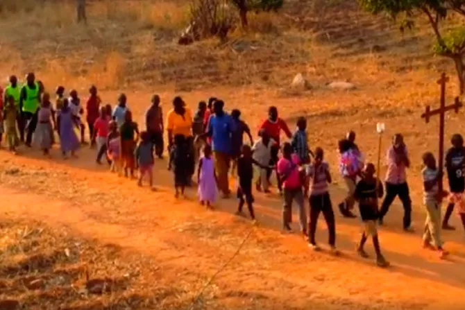 “Firmes en la brecha”, nuevo documental sobre la fe y los misioneros en África [VIDEO]