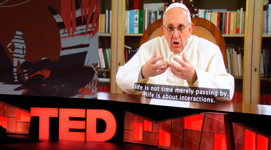 El Papa Francisco en la charla TED que dirigió a un grupo de líderes en Canadá. Foto: Captura de video.?w=200&h=150
