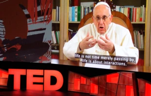 El Papa Francisco en la charla TED que dirigiu00f3 a un grupo de lu00edderes en Canadu00e1. Foto: Captura de video. 