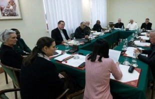 Las teólogas en el encuentro del C9 con el Papa Francisco en febrero de este año en el Vaticano. Crédito: Vatican Media