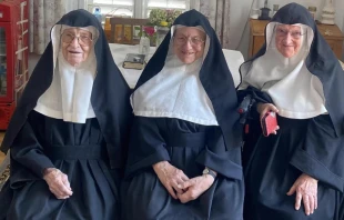 Tres monjas agustinas (en la foto el 16 de septiembre de 2025) huyeron de su residencia de ancianos y regresaron a su convento en Austria. Crédito: Cortesía de Nonnen_Goldenstein.