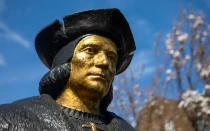 Una estatua de Tomás Moro, ubicada en la antigua iglesia de Chelsea en Chelsea, Londres, Reino Unido.