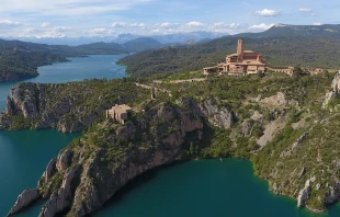 Vista aérea ermita de Torreciudad y nuevo santuario. Crédito: Prelatura de la Santa Cruz y Opus Dei / Flickr.