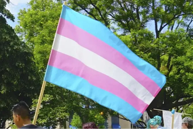 Persona trans pretende recibir en España la Confirmación bajo su nueva identidad civil