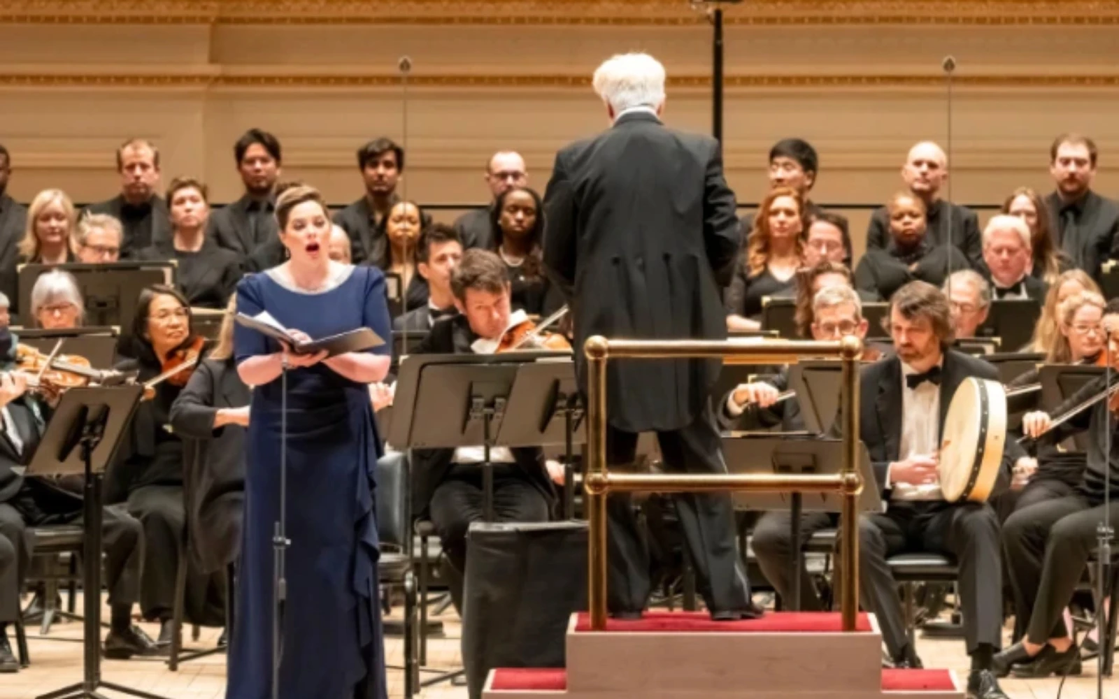 La soprano Catherine Wethington canta durante una presentación en vivo de "Journey of Faith: Un tributo musical a la Madre Teresa" en el Carnegie Hall.?w=200&h=150