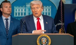 El presidente Donald Trump ofrece una rueda de prensa con el secretario de Defensa, Pete Hegseth, en agosto de 2025. |