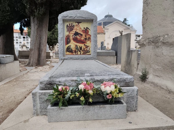 La sepultura para bebés de En Vela, con el icono de la Navidad que inspira su apostolado. Crédito: Nicolás de Cárdenas / ACI Prensa.