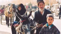 Uigures en un mercado de Kasgar. Crédito: Wimmedia - Todenhoff (CC BY-SA 2.0).