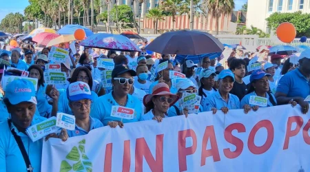 Participantes en Santo Domingo de "Un paso por mi familia 2025"