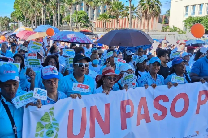 Participantes en Santo Domingo de "Un paso por mi familia 2025"