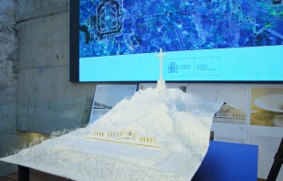 Maqueta del proyecto ganador del concurso para "resignificar" el Valle de los Caídos. Crédito: Ministerio de Vivienda y Agenda Urbana de España