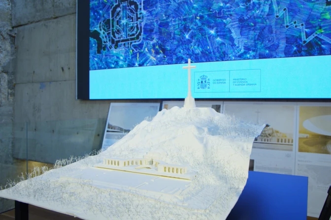 Maqueta del proyecto ganador del concurso para "resignificar" el Valle de los Caídos.