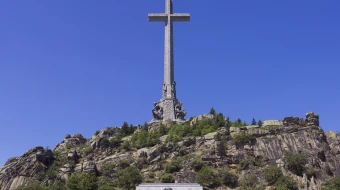 Vista general de la Cruz del Valle de los Caídos, la más gran de la cristiandad.