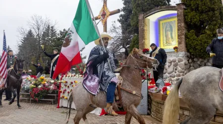 Vaquero frente a la Virgen de Guadalupe
