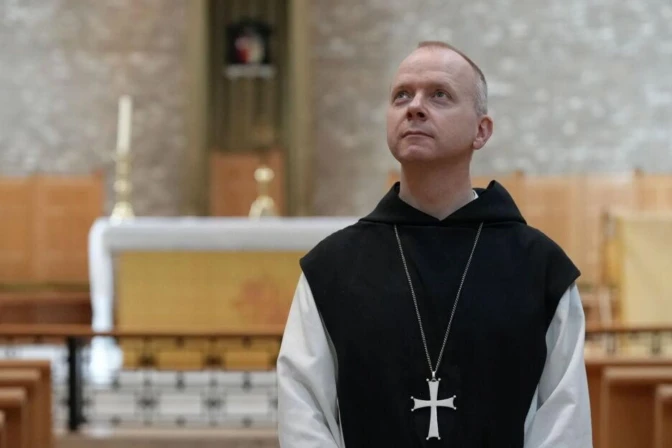 A la trayectoria monástica de Mons. Varden se suma una reconocida faceta pública como escritor de espiritualidad.