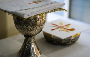 Los fieles deben asistir a dos Misas para cumplir con sus obligaciones de Misa dominical y navideña. Crédito: Lennon Caranzo / Unsplash