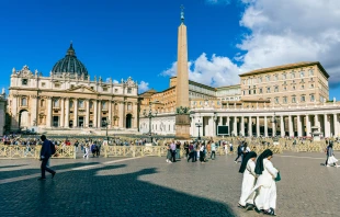 Plaza de San Pedro en el Vaticano. Crédito: maziarz - Shutterstock