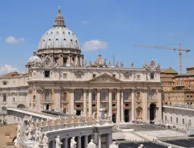 Vaticano confirma que polémico líder cristiano iraquí no se encontró con el Papa en privado