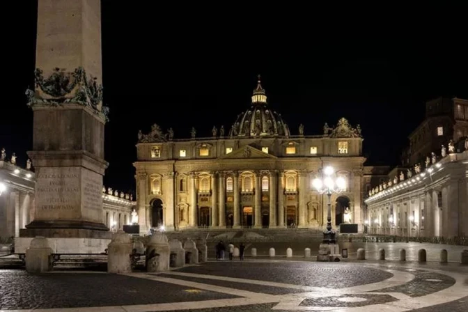 El Vaticano de noche 02052025