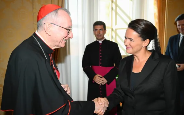 El Cardenal Pietro Parolin recibe a la presidente de Hungría, Katalin Novák, 25 agosto 2023. Vatican Media