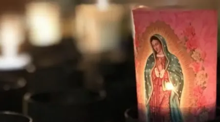 Veladora con imagen de la Virgen de Guadalupe