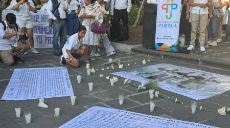 Jóvenes se manifiestan en Puebla por la paz