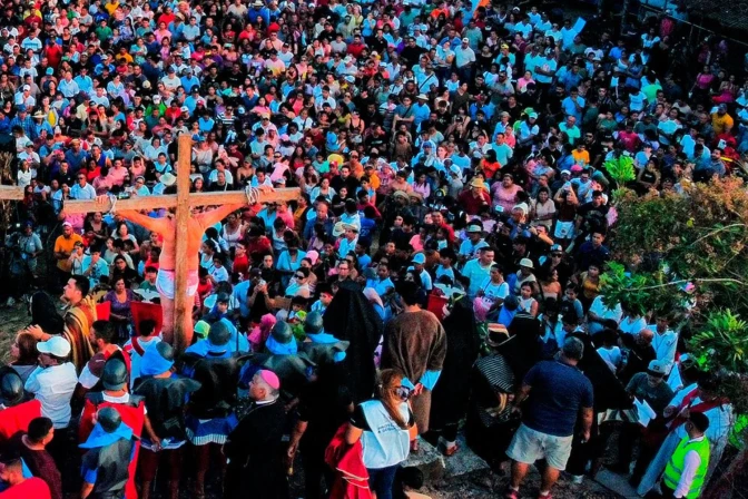 Vía Crusis en Pesé 2025.