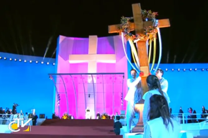 VIDEO: El Papa Francisco pide en el Vía Crucis tener la valentía de ir contracorriente