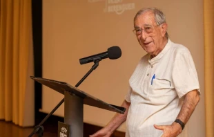 El misionero español Vicente Berenguer, condecorado por el Rey Felipe VI. Crédito: Arzobispado de Valencia.